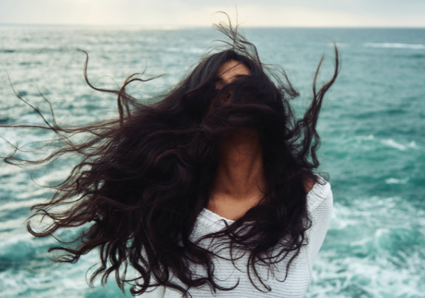 Le rôle du silicium dans la santé des cheveux – Krynéo