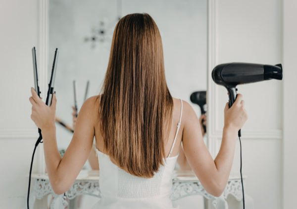 Comment laver, sécher et coiffer ses cheveux sans les abîmer