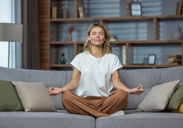Stress oxydatif et cheveux : stopper la chute naturellement